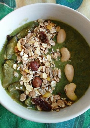 Szép zöld smoothie bowl recept fotója