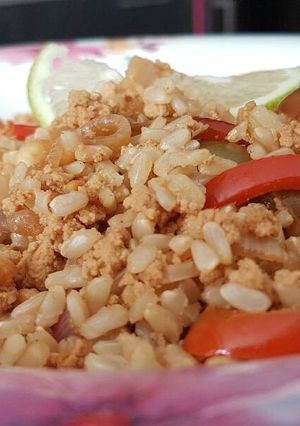 Una foto de Wok de arroz estilo tailandés