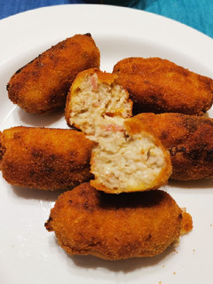 Una foto de Croquetes XL de carn i pernil