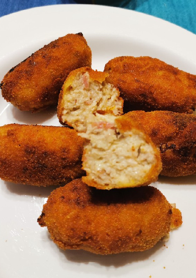 Una foto de Croquetes XL de carn i pernil