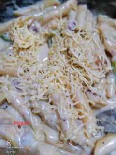 क्रेझी चीझी व्हाइट सॉस पास्ता (cheese white sauce pasta recipe in marathi) रेसिपी चे मुख्य फोटो