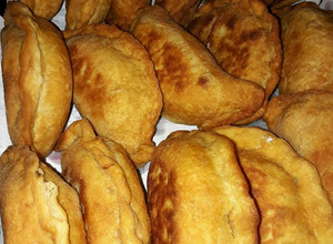 Una foto de Empanadas de pescado🐟 con masa de pimentón dulce 👌