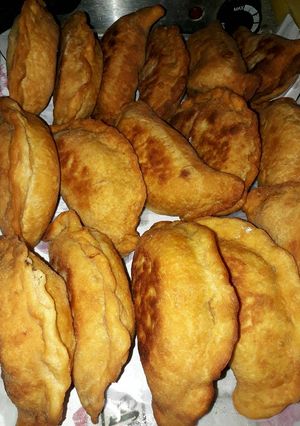 Una foto de Empanadas de pescado🐟 con masa de pimentón dulce 👌