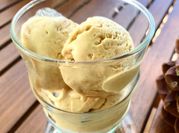 Una foto de helado de turrón