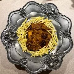 A picture of Marju Qelie (lentil and meat stew).