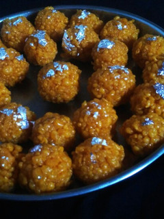 મોતિચૂર ના લાડુ (Motichoor Ladoo Recipe In Gujarati) રેસીપી મુખ્ય ફોટો