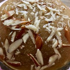 A picture of Suji Besan Sheera.