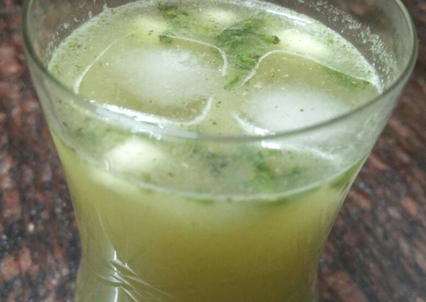 Raw mango and mint cooler