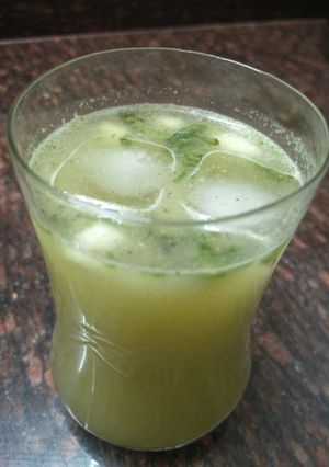 A picture of Raw mango and mint cooler.