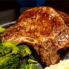 A picture of Spicy Mocha Salt Pork Chops.