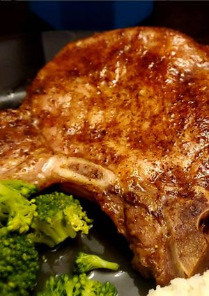 A picture of Spicy Mocha Salt Pork Chops.