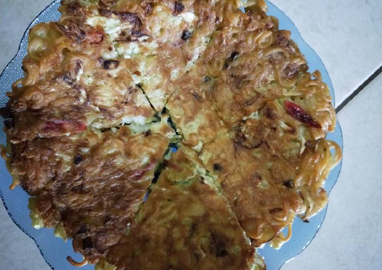 Langkah Mudah untuk Menyiapkan Martabak mie sayur, Bisa Manjain Lidah