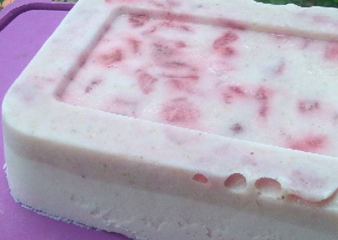 Cara Gampang Menyajikan 1. Strawberry Ice cream homemade for bumil yang Menggugah Selera