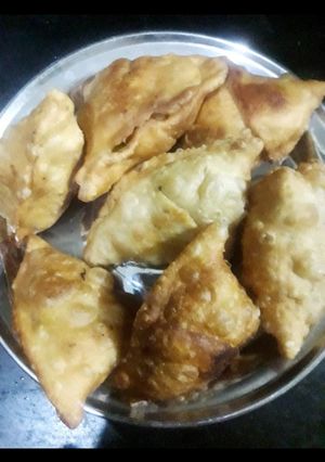 होममेड समोसा (homemade samosa recipe in Hindi) रेसिपी मुख्य फोटो