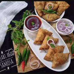 A picture of Punjabi Aloo Samosa.