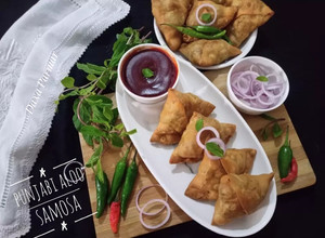 A picture of Punjabi Aloo Samosa.