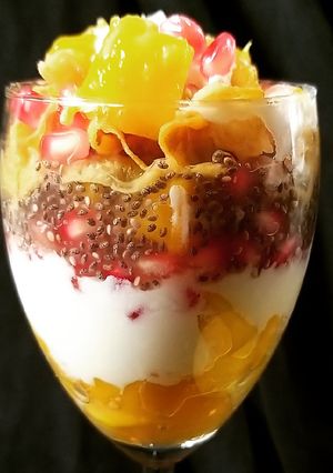मैंगो पैराफिट (mango parfait recipe in Hindi) रेसिपी मुख्य फोटो
