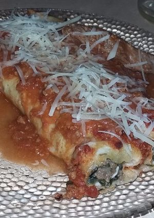 Una foto de Canelones de espinaca y carne