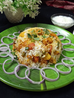 અવધિ બિરયાની (Awadhi Biryani Recipe In Gujarati) રેસીપી મુખ્ય ફોટો