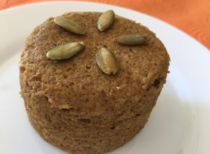 Una foto de Pumpkin mug cake 🎃 / pan de calabaza en microondas / low carb