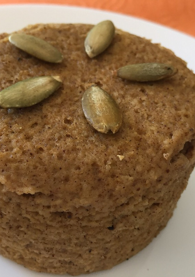 Una foto de Pumpkin mug cake 🎃 / pan de calabaza en microondas / low carb