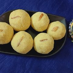 A picture of Rava besan laddu.
