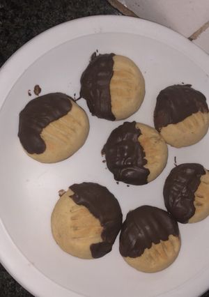 A picture of Dark chocolate cookies.