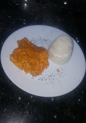 Una foto de Pollo al curry con arroz