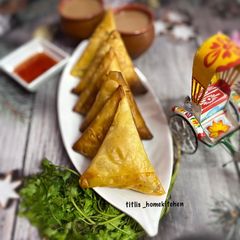 A picture of Chicken Samosa.