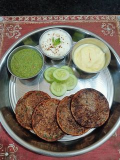 कुट्टू आटे का चीला (kuttu ka cheela recipe in Hindi) रेसिपी मुख्य फोटो