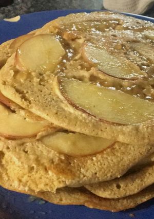 Una foto de RAPIDÍSIMOS - Pancakes de avena y fruta 🍎