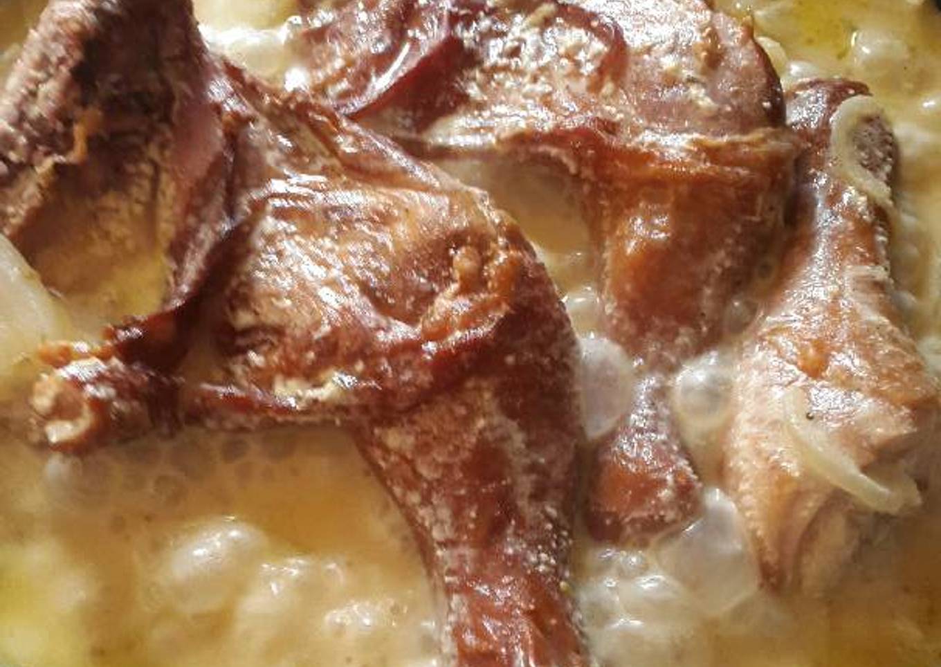 Pollo ahumado en crema