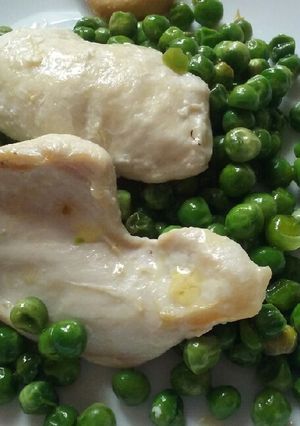 Una foto de Guisantes con pollo