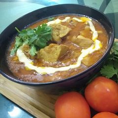 A picture of Creamy butter chicken.