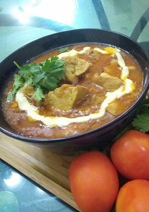 A picture of Creamy butter chicken.