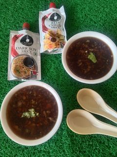 હોટ એન્ડ સોર સૂપ (Hot and Sour Soup Recipe In Gujarati) રેસીપી મુખ્ય ફોટો
