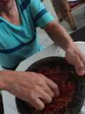 Salsa de jitomate y chile cuaresmeño o jalapeño rojo que no pica