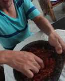 Salsa de jitomate y chile cuaresmeño o jalapeño rojo que no pica