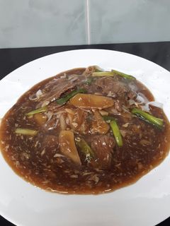 A picture of Ginger Beef Kway Tiaw.