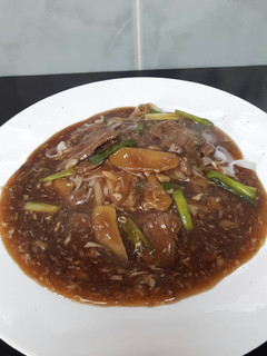 A picture of Ginger Beef Kway Tiaw.