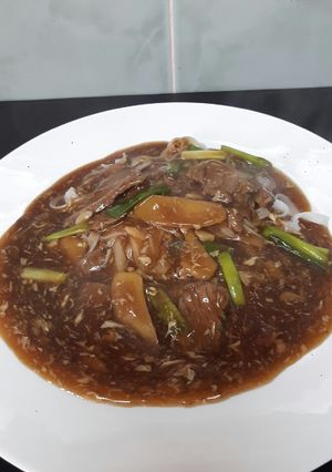 A picture of Ginger Beef Kway Tiaw.