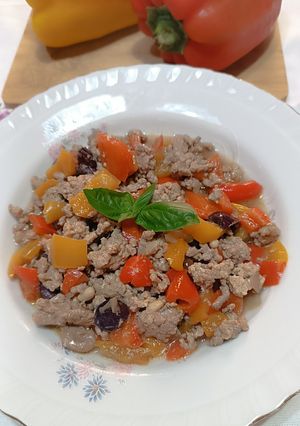 Foto di Stracciata di carne tritata e peperoni