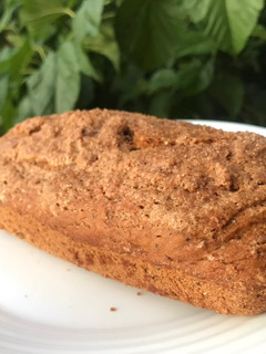 Una foto de Budín de banana y amapola azucarado vegano 🌱
