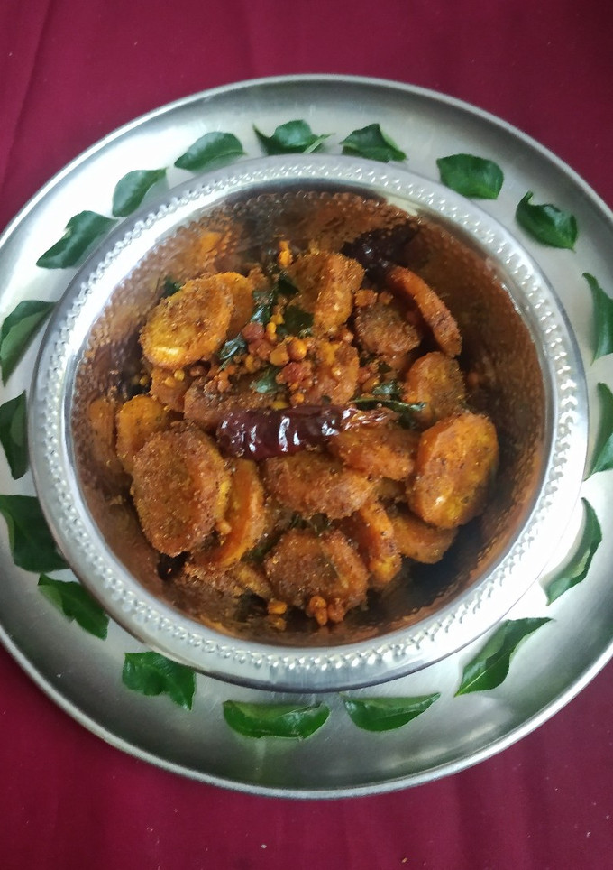 *வாழைக்காய், பெப்பர் மசாலா சுக்கா*(valaikkai pepper chukka recipe in tamil) செய்முறை முக்கிய புகைப்படம்