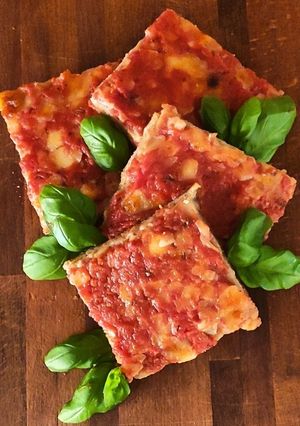 Foto di Pizza margherita con farina di semola saraceno e curry