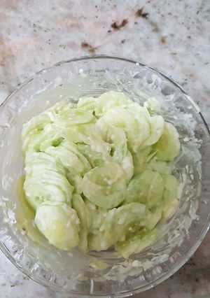 Una foto de Pepino con yogur