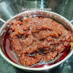 A picture of Homemade onion pickle.