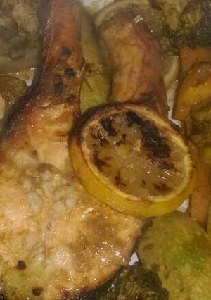 صورة لوصفة سمك سالمون مشوي مع الخضار