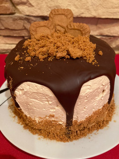 Una foto de Tarta con crema de Lotus y cobertura de chocolate negro