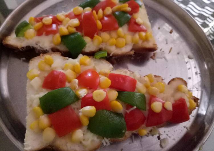 Garlic bread with toppings